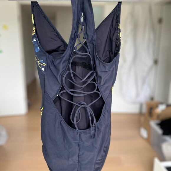 La Blanca, "Dirty Martini", lace-back one-piece, black, size 10 - Picture 5 of 6